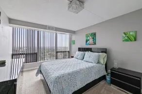 In the heart of downtown Windsor Penthouse Suite  Change listing - Image 4