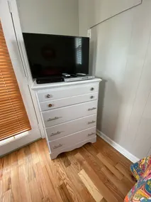 Prime Location 1 Bedroom 1 Bath! - Image 2