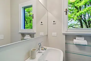 Bright and welcoming two-level villa with large garden, just 5km from Bellagio and 2.5km from the pretty village of Civenna! The villa is located halfway between the picturesque Bellagio (a stunning town on the Como Lake) and Mount S.Primo, which offers  - Image 4