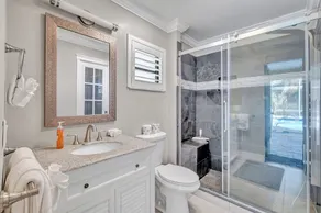 TROPICAL FAMILY OASIS ON CANAL-PET FRIENDLY - Image 3