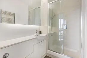 East Village Luxury Apartment - London - Image 3
