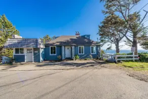 RUSTIC, VINTAGE OCEAN VIEW SUITE W/FULL KITCHEN, SHARED VIEW DECK&WOOD BURN FP - Image 4