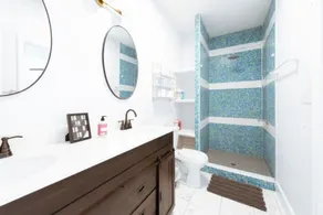 Private 3-unit Triplex w/ 9BDRS ★ Starland District ★ Great for Family Reunions - Image 4