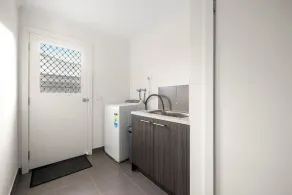 Spacious modern dog & family friendly home, close to the beach - Image 2