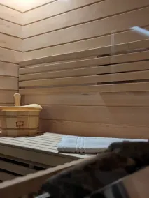 La Suite - Romantic escape with spa and private sauna, Beautiful suite with spa, sauna and parkin - Image 5