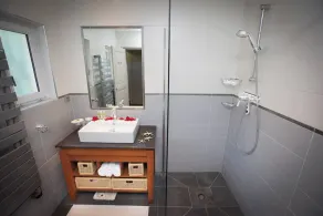 Villa de luxe et piscine privée sur Côte d'Azur, vue imprenable - Image 3