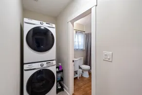 Relax at a Charming West Oakland Victorian - Image 2