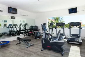  Aquamarina Beach Hotel - Image 2