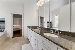 Central Austin Home w/ Pool/Spa / 5 mins Downtown  - Image 3