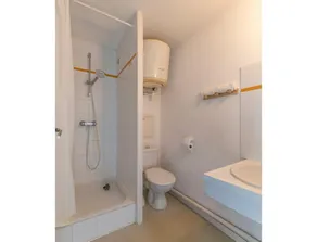 Apartment with terrace in Carcans - Image 2