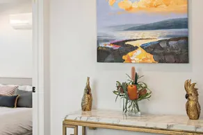 Luxe townhouse, one street back from the beach, holiday perfection (sleeps 6) - Image 5