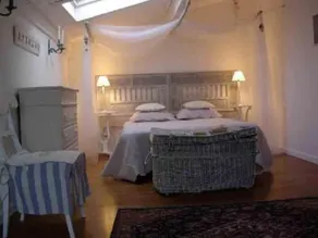 This village house is located  on the side of the Seudre River, at the marsh edge, 10 km. from the ocean, between Mo - Image 4