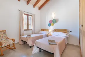 Casa de ciudad con aire acondicionado, piscina, Wi-Fi, balcón y terraza en la azotea - Image 2