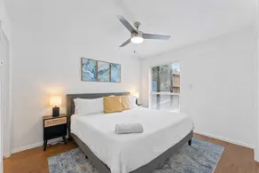 Central Hyde Park 2BR/2BA close to UT,Moody Center - Image 4