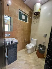 OnlyStay GSM Near Prem Mandir - Image 3
