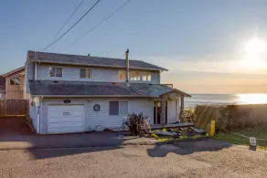 Star of the Sea! Ocean Front Vacation Home in Taft District,Private Beach Access - Image 5
