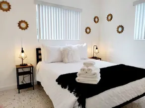Adorable 2bd/1ba Apartment in Wynwood - Free Parking Included! - Image 5