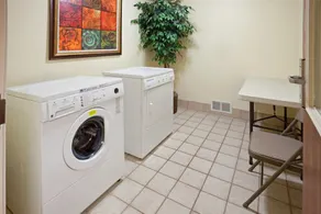 1 Bedroom | Shared Pool & Hot Tub. Free Breakfast - Image 3