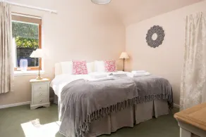 Eildon Melrose Holiday Cottages & Log Cabins - Howlands - Image 4