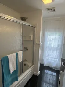 Goose Pond Two less than 1 mile from ASV, Immaculate 2nd floor apartment - Image 5