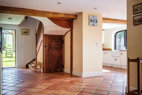 Stunning Five Bedroom Home Near Tewkesbury - Image 3
