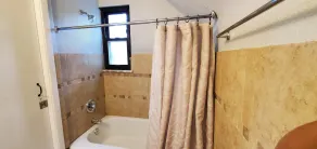 2 KING 3 QUEEN BEDS. Spacious. Quiet Neighborhood - Image 5