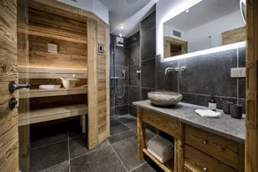 Bergwiesen-chalet-suite 80qm, 2 Schlafzimmer, Wohnraum mit Küche, Kamin und Bad mit Sauna, Balkon mit Whirlpool - Image 2