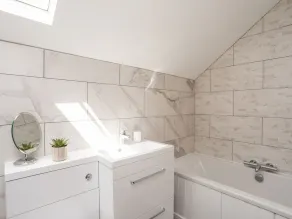 THE STABLES, romantic, luxury holiday cottage in Beaumaris - Image 4