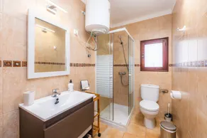 Haus mit Terrasse, WLAN und Klimaanlage nahe Cala Figuera - Image 3