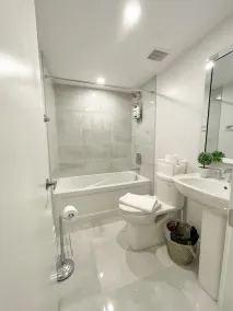 New Private Entrance Bright Boutique 1 Bedroom Suite with Patio - Image 3
