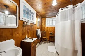 Waterfront Historic Home, utsikt, privat strand, promenad till stan - Image 3