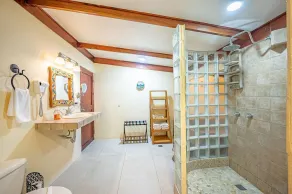 Maison en bord de mer dans le sud de Jaco, piscine, grill, WiFi, cour, hamac, à pied de la ville - Image 5
