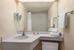 Soho Inn & Suites - Image 3