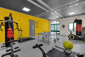 Piscine, jacuzzi, sauna, gymnase, mini golf, vélos, barbecue, wifi gratuit - Image 2