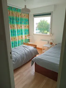 Quiet, bright house - Image 4