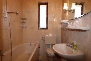 Holiday apartment with air conditioning and sea view - Image 3