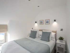 THE STABLES, romantic, luxury holiday cottage in Beaumaris - Image 5