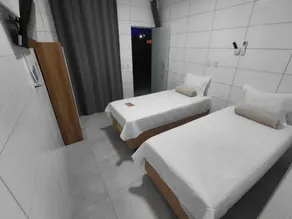 Hotel Plaza - Image 2