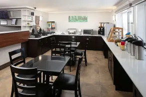 Relaxing Getaway!  Free Breakfast, Minutes to Sequim State Park! - Image 4