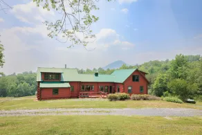 The Lodge at Joe Walker Hollow, privacy at its best with plenty of family space - Image 3