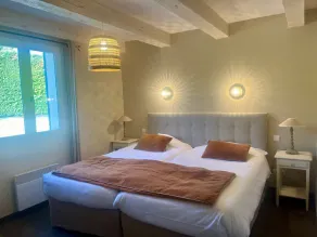 Forcalquier, Villa with private pool in luxury hotel residence. - Image 3