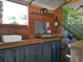 Romantic riverfront shepherds' hut with outdoor kitchen w/firepit - Image 5