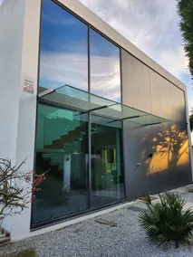 Lisbon 3 floor 3 bedroom Villa, unique Sea View, Infinity Pool, Terrace, and Gym - Image 4