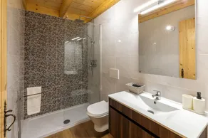 Charming \"Villa Rodrigues\" with Air Conditioning, Wi-Fi, Pool & Garden - Image 4