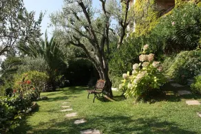 Duplex apartment in luxury villa - Image 4