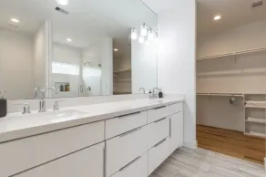 3BR Cozy Bungalow 1749! Medical Center, Stadiums! - Image 3