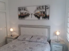 Appartement parfaitement situé et rénové dans un complexe fermé avec piscine et jardin - Image 5