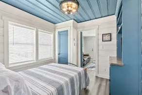 Beautiful coastal home recently renovated and ready for travelers - Image 5