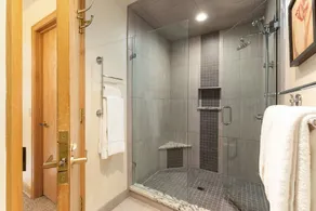 2708 Chateaux DMont condo - Image 4