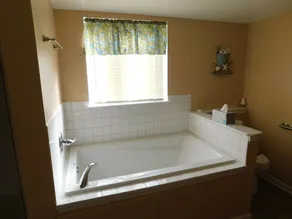 Vacker och rymlig, 2 bäddar 2 badrum, pool och jacuzzi, steg till havet - Image 3